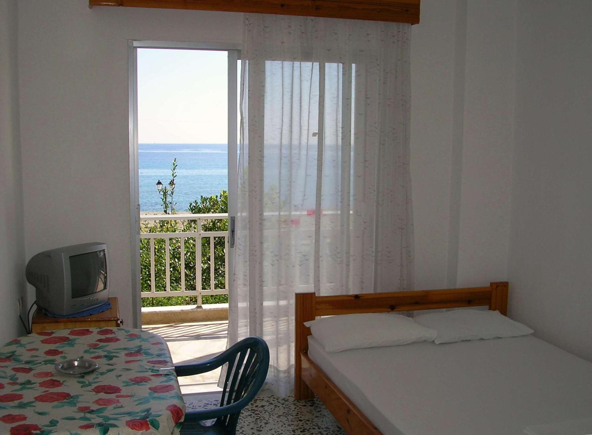 Apartments Ziogas Paralia Skotinas Exterior foto