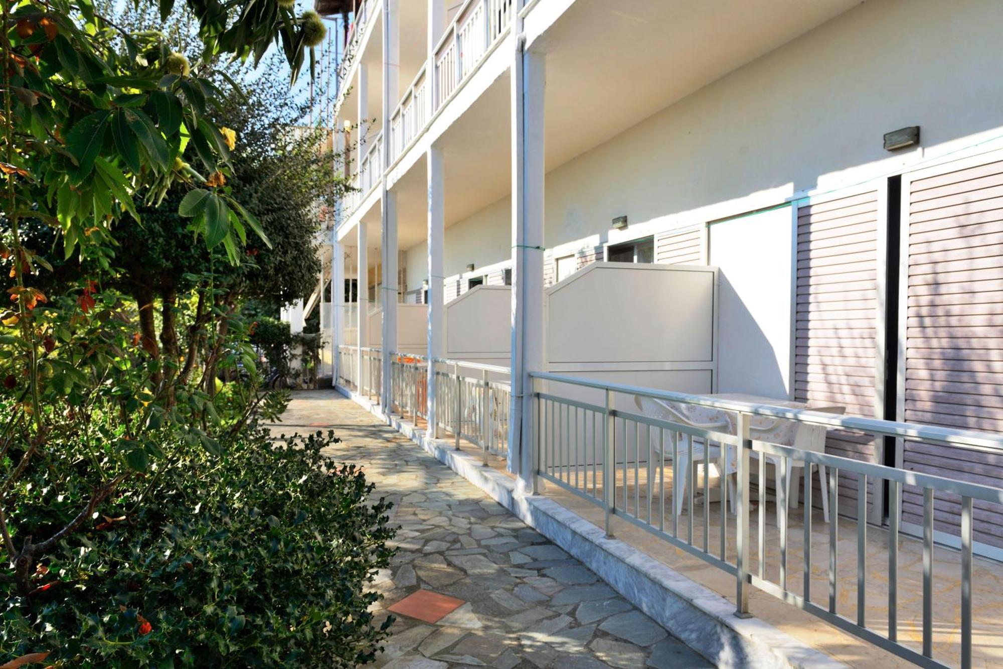 Apartments Ziogas Paralia Skotinas Exterior foto
