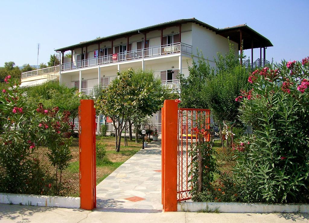 Apartments Ziogas Paralia Skotinas Exterior foto