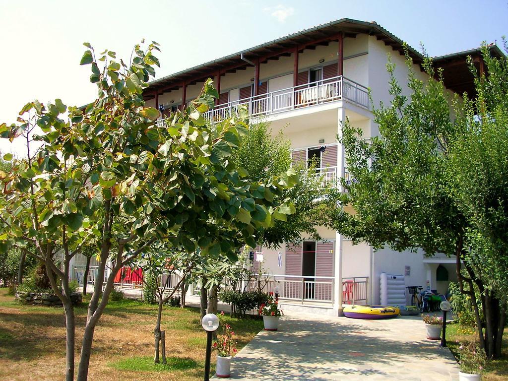 Apartments Ziogas Paralia Skotinas Exterior foto